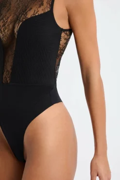 Body z koronki