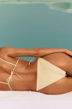 Dół od bikini wiązany z haftem