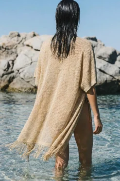 Opalizujące kimono wykonane na szydełku