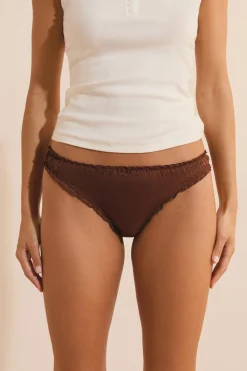 Satynowe stringi typu bloomer