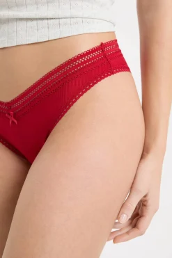 Stringi V-shape z mikrofibry i koronki