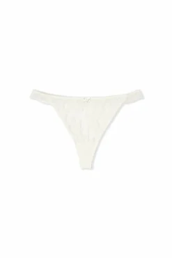 Stringi z koronką