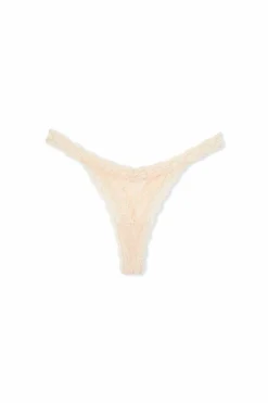 Stringi z koronką