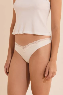 Stringi z koronki