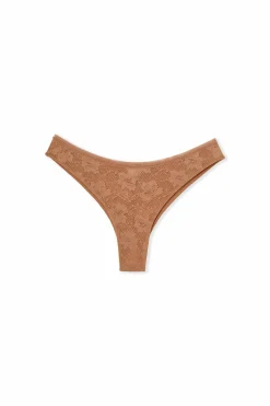 Stringi z koronki