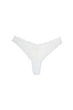 Stringi z koronki