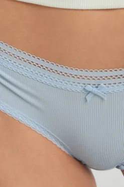 Szorty z mikrofibry z detalami koronkowymi